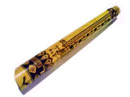 Alat musik ini terbuat dari bahan kayu perdu yang memiliki tekstur keras diluar dan lunak dibagian dalamnya. Eksotika Bansi Minangkabau Raunholic