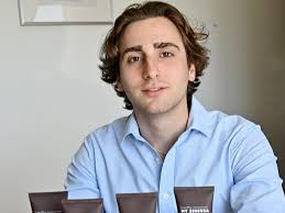 Loire. Il récupère du marc de café dans les bars pour en faire des produits  de beauté