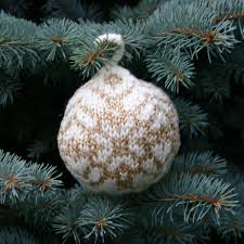 The balls are great for children to play with, they are light weight and are great for infants and small children to grasp. Free Knitting Pattern Christmas Ball Star Of Bethlehem Two Strands
