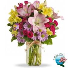 Le nostre composizioni floreali di compleanno includono le più fresche fioriture di rose, margherite e molto altro! Fiori Per Compleanno Consegna A Domicilio