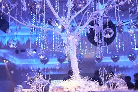 Use our collection of winter decor ideas to make your home feel warm and inviting this season. 26 Unique Winter Themed Wedding Ideas Poptop Events Planning Platform