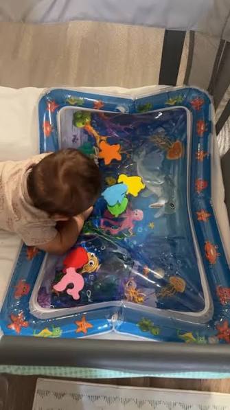 💦 Alfombra de agua para bebé, Estimula los sentidos, fortalece el cuello y  convierte el tummy time en pura diversión 👶✨, Ideal desde los primeros  meses 💙, #estimulasentidos #bebefelíz #mamáprimeriza ...