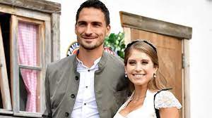 Spielerfrau cathy hummels tritt immer wieder ins fettnäpfchen. Mats Hummels Wife Cathy Hummels