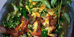 Biasanya sambal yang digunakan adalah sambal bawang, sambal ijo, dan sambal terasi. Resep Ayam Penyet Sambal Cabe Ijo