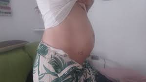 A las 22 semanas de embarazo, tu bebé ya mide 27 cm de la coronilla hasta el talón y pesa más de 400 gramos. Barriga De 10 Semanas De Gestacion Quieres Memorizar Como Cambia Tu Barriga