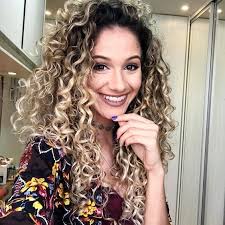 In today's video, our friend india shows you how to take your curly hair from wet to today i'm going to show you how to style short curly hair for the first time after you leave the salon. 7 Ways To Embrace Your Natural Curls Girlslife
