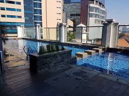 Swimming pool ini sangat layak untuk anda kunjungi karena selain bisa berenang, di dalamnya juga banyak sekali spot foto yang sangat bagus. 9 Kolam Renang Di Surabaya Paling Favorit Beserta Harga Tiket Masuknya Tahun Ini