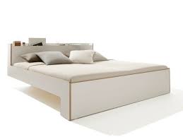L'mdf è molto compatto e si presta ad essere levigato e utilizzabile per le testate letto in legno facilmente per eliminare le irregolarità dovute al taglio ed ottenere bordi. Letto Matrimoniale In Legno Con Testiera Contenitore Nook Double Bed By Muller Small Living Design Felix Stark