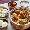 Nasi kebuli identik dengan rasa gurih yang diperoleh dari kaldu daging dan susu yang dimasak dengan aneka rempah. Resep Nasi Kebuli Daging Kambing Yang Sering Dikira Dari Timur Tengah Halaman All Kompas Com