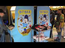 "Wreck-It Ralph" real arcade game Fix-It Felix Jr for San Diego Comic-Con  2012