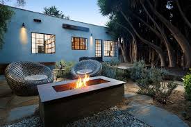 Feuerstelle Im Garten Bauen 49 Ideen Und Bilder Als Inspirationen Feuerstelle Garten Moderne Terrassen Und Feuerstelle