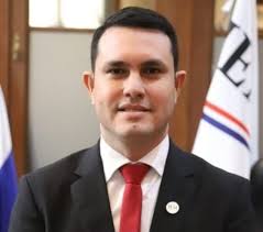 Rivas pide al juez que revoque resolución por la cual admitió su imputación  por título falso