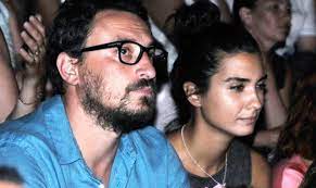 Ünlü isimlerin anneleri de kendileri kadar merak konusu oluyor. Tuba Buyukustun Umut Evirgen Askina Anne Handan Buyukustun Den Onay Cikmadi Fiskos Haberleri