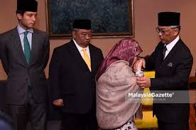 Tengku meriam, tengku puteri seri lela wangsa mohamad toufic ozeir. Tunku Azizah Menangis Selepas Mesyuarat Jumaah