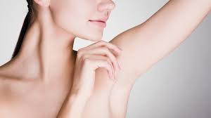 Zamanla sararan tişörtlerin bembeyaz olması için bebek şampuanından yardım alabilirsiniz. Koltuk Alti Beyazlatmak Icin Ne Kullanilir Koltuk Alti Kararmasi Icin Dogal Cozum Yollari Guzellik Haberleri