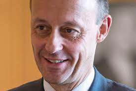 Der frühere unionsfraktionschef friedrich merz gibt seinen posten als aufsichtsratsvorsitzender von blackrock auf. Blackrock Hires Former Merkel Deputy For Its German Operations Wsj