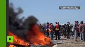 Ils ont mis fos à feu à sang. Fos Sur Mer La Raffinerie Et Le Depot De Carburants Ont Ete Evacues Mais Le Bras De Fer Continue Rt En Francais