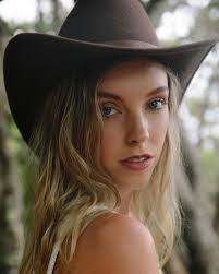 Tanya Moran's Instagram, Twitter & Facebook