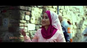 Tetapi juga mengejar formula ilahi inilah akhir perjalanan hanum dan rangga di eropa. Official Trailer 99 Cahaya Di Langit Eropa Youtube