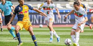 Ivan ljubic (sk puntigamer sturm graz) sieht eine gelbe karte für überhartes einsteigen. Sieg Und Niederlage Wac Holt In Der Doppelrunde Gegen Sturm Graz Und Salzburg Drei Punkte Unterkarntner Nachrichten