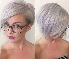 This short cut, with hair brushed forward toward the forehead, is one example of a sleek short haircut for gray hair th… 14 Short Hairstyles For Gray Hair