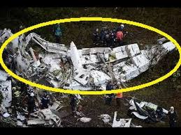 28, the chape flight, traveling at about 150 miles per hour, crashes into cerro gordo, a mountain with an elevation of 8,500 feet. Colombia Plane Crash Fans Gather To Mourn Chapecoense Footballers Among 75 Killed Latest Youtube