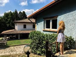 Un peculiare approccio al design, grazie a soluzioni smart e su misura sempre pronte a uscire da quella valigetta che l'ha ormai trasformato in icona di se stesso. La Casa Di Andrea Rachele Lacasadiandrea Twitter