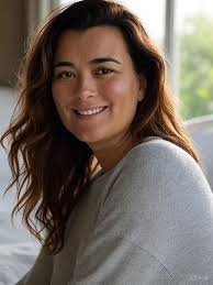Honey 💕 you're looking at my post, and you can't even say “hi” to me… or  maybe you don't love me anymore 💔 It's me, cote de Pablo, and I just want