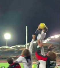 Jun 15, 2021 · both players flew home after st kilda's defeat to sydney at the scg two weekends ago. Five Year Old Footy Fan Smacked In Head By Footy At Port Adelaide Match Against St Kilda Daily Mail Online