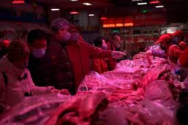 China ha negado reiteradamente la teoría sobre el fallo de seguridad en el laboratorio de wuhan, ciudad donde se detectaron los primeros casos. China Culpa A Europa El Salmon Importado Puede Ser El Origen Del Rebrote De Coronavirus