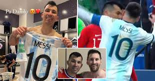 3 de agosto de 1987) es un futbolista profesional chileno que se desempeña como defensa central o volante de contención, actualmente milita en el bolonia de la serie a italiana. Messi Gifts Jersey To Chile Pitbull Gary Medel The Two Heavily Clashed With Each Other In 2019