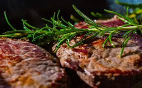 Isinya simple ditambah beberapa daun herbs yang bikin makin segar di mulut. 3 Cara Membuat Steak Beef Slice Rumahan Frozen Surabaya