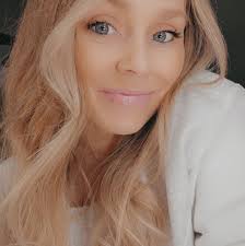 I need a really good pizza making kit or dough.