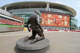 Highbury square official website of the redevelopment project Das Emirates Stadion Statuen Von Arsenal Legenden Erklart