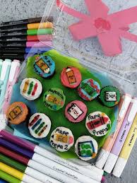 Para ver una película o serie de televisión puedes usar el buscador en la parte superior o seguir uno de los enlaces de genero o año de estreno en la parte izquierda del. 10 Cosas Que Hace La Morrita De Los Plumones Ademas De Sus Apuntes Vistosos