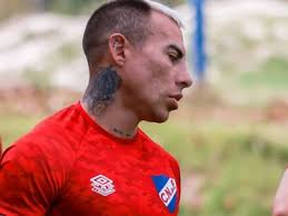 Exgoleador de la U se enfrenta a los hinchas: “Dejemos de llorar, nos  farreamos el título”