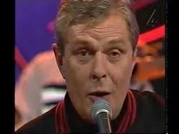 Alf robertsson was just a young kid when went to sea as a mess boy, progressed to cook,and didn't return home till he was 26. Alf Robertson Manen Over Uppland Chords Chordify