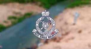 Kepupusan pelbagai spesies tumbuhan seperti racun serangga yang digunakan akan meniggalkan bahan toksik tidak larut dalam air seperti zink dan plumbum menyebabkan bahan asid terkumpul di dalam tanah. Polis Tidak Kesan Aktiviti Pembuangan Sisa Toksik Di Pasir Gudang