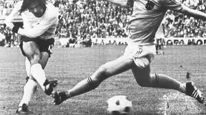 Gerd müller war der größte stürmer, den es je gegeben hat. 9dei1bvayx6fxm