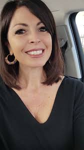 Stampavano giornali clandestini, nascondevano partigiani, cucivano divise,  portavano armi e curavano ferite. Combattevano, anche quando la storia  cercava di lasciarle ai margini. Le donne hanno avuto un ruolo essenziale  nella Liberazione. Senza