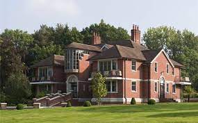 Tom Cruise S Palatial English Estate Is A Scientologist S Dream Home Celebrity Houses English Estate Celebrity Homes For Sale