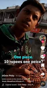 Duh! Turis Bule Ini Nyaris Kena Getok Harga Gulali Hampir 20 Kali Lipat