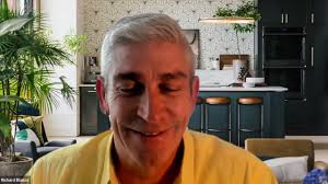 Richard Blanco Reads “Como Tú