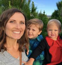 Heather Willis's Instagram, Twitter & Facebook