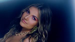 some BTS beauty shots from the Who She MV shoot 😍