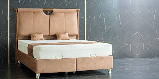 Yatak başlığı, sıradan bir yatak odasını bile bambaşka bir boyuta taşıyacak, dekorasyona yatak odanıza uygun çeşitli yüksekliklerde, çift kişilik ya da tek kişilik baza başlıkları bulmanız mümkün. Comfy Cift Kisilik Baza Inegol Mobilya Modelleri
