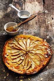 Les Douceurs De L Enfance Un Livre A En Retrouver Ses Culottes Courtes Et Tarte Fine Aux Poires Et Aux Amandes Tarte Aux Poires Recette Tarte Poire Et Recette Tarte