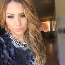 Nikki Flores (@MsNikkiFlore5)