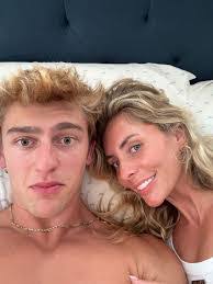 Vincent Iannone's Instagram, Twitter & Facebook