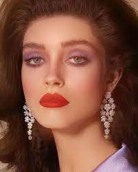 Maquiagem Anos 80 Tutoriais E 40 Fotos Para Apostar Nessa Make 1980s Makeup And Hair 1980s Makeup Aesthetic Makeup